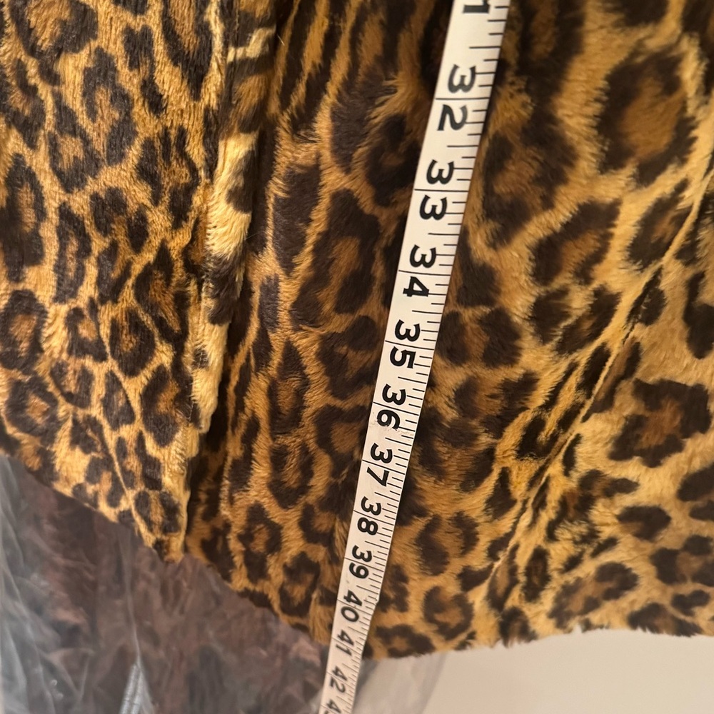 VINTAGE Zelda leopard coat. 
Size 12 = more like a 10 today. 
Lining intact. - Picture 10 of 14